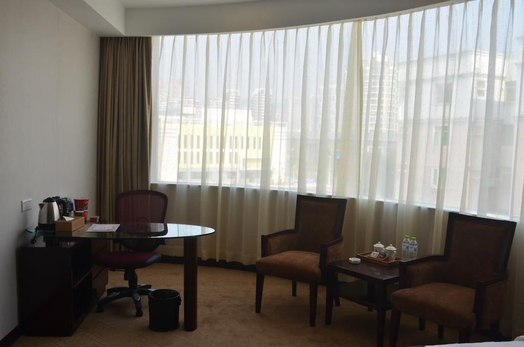 Zhuhai Platinum Holiday Hotel Kamer foto
